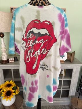 the Rolling Stones White Tie-Dye Tee with Red Tongue Graphic Sz 2xl